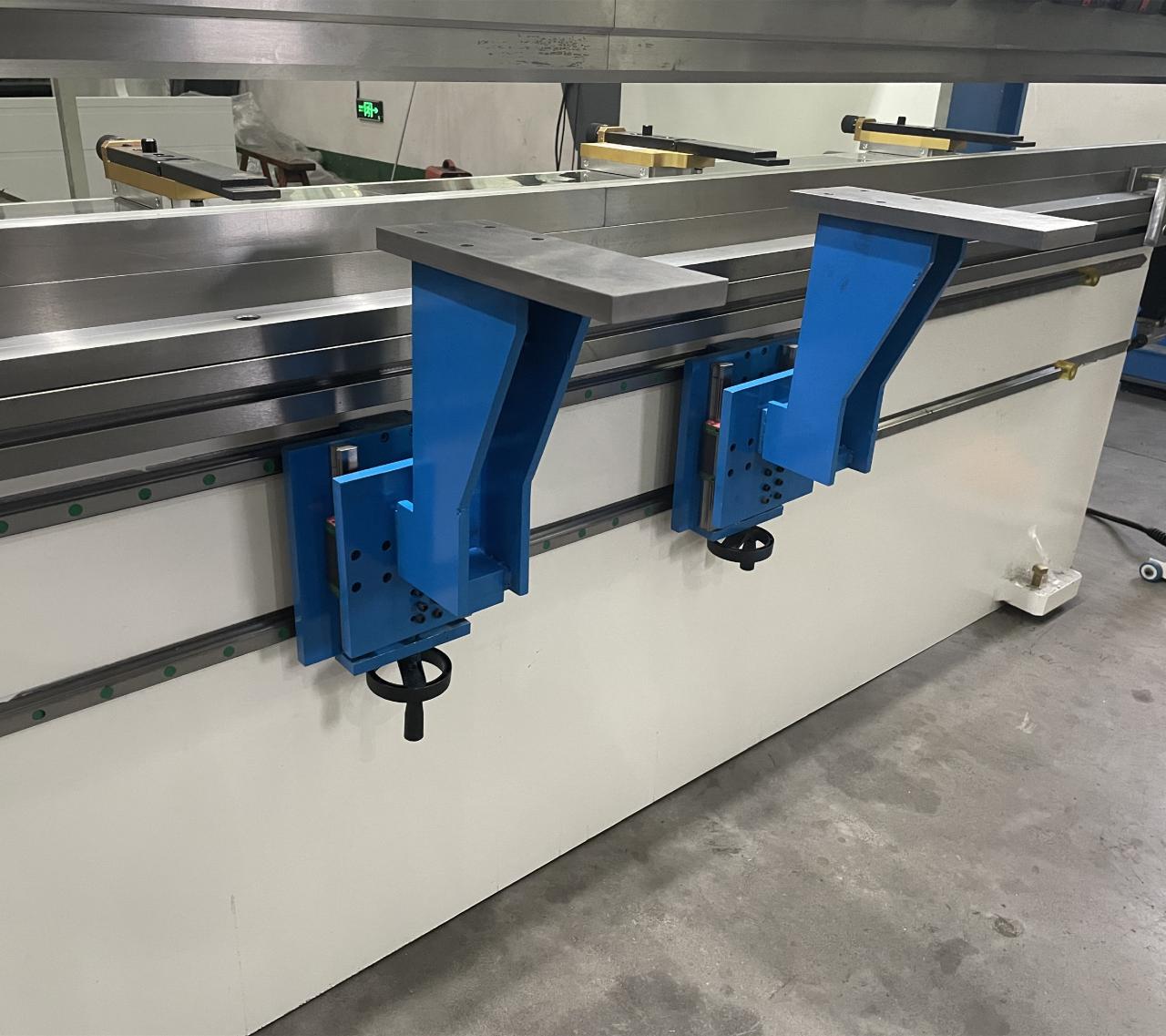 High Quality 3m Press Brake Machine Hydraulic 100 Ton For Sheet Metal Bending उच्च गुणस्तरको 3m प्रेस ब्रेक मेसिन हाइड्रोलिक 100 टन पाना धातु झुकाउनको लागि