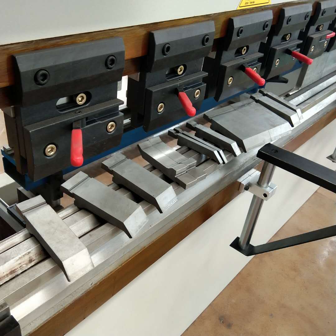 130t/3200mm 4+1 Axis Delem Da53t Cnc प्रेस ब्रेकको हाइड्रोलिक प्रेस ब्रेक