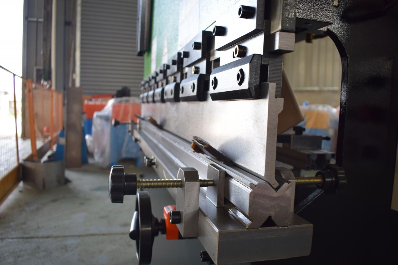 Hydraulic Sheet Metal Bending Cnc Press Brake Machine Wc67y हाइड्रोलिक शीट मेटल बेन्डिङ Cnc प्रेस ब्रेक मेसिन Wc67y