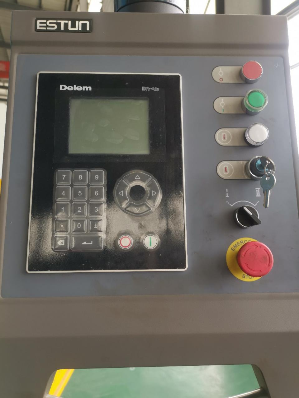 Hydraulic Stainless Steel Wc67y/k-300/6000 Mould Crowning Press Brake हाइड्रोलिक स्टेनलेस स्टील Wc67y/k-300/6000 मोल्ड क्राउनिंग प्रेस ब्रेक