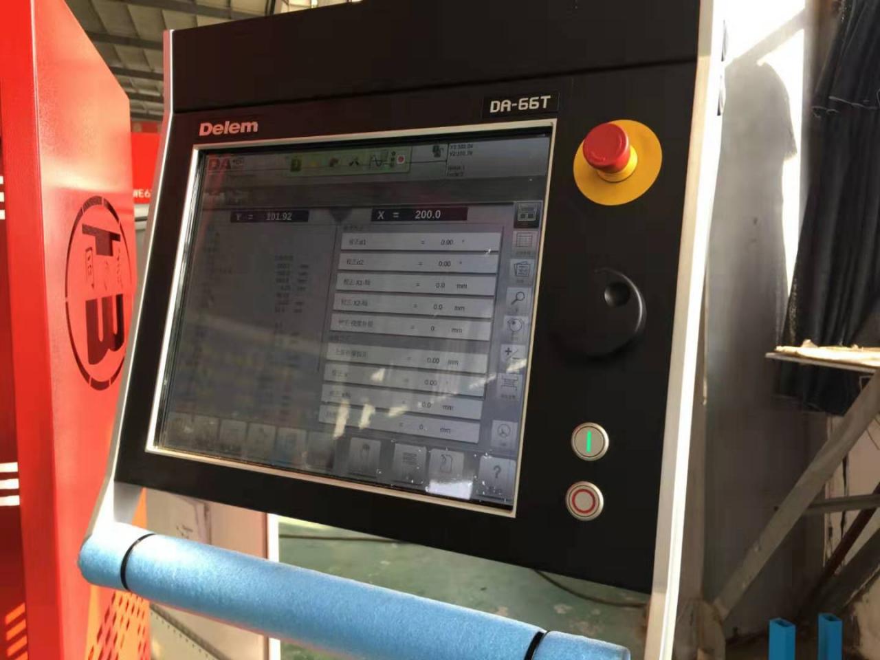 Hydraulic Stainless Steel Wc67y/k-300/6000 Mould Crowning Press Brake हाइड्रोलिक स्टेनलेस स्टील Wc67y/k-300/6000 मोल्ड क्राउनिंग प्रेस ब्रेक