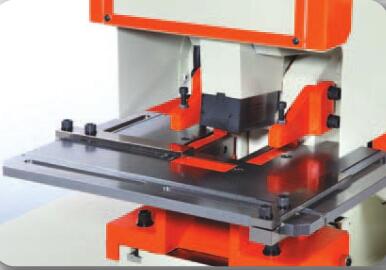 Metal Hydraulic IronWorker Machine Punching And Shearing Machine मेटल हाइड्रोलिक आइरन वर्कर मेसिन पंचिंग र कपाल काट्ने मेसिन