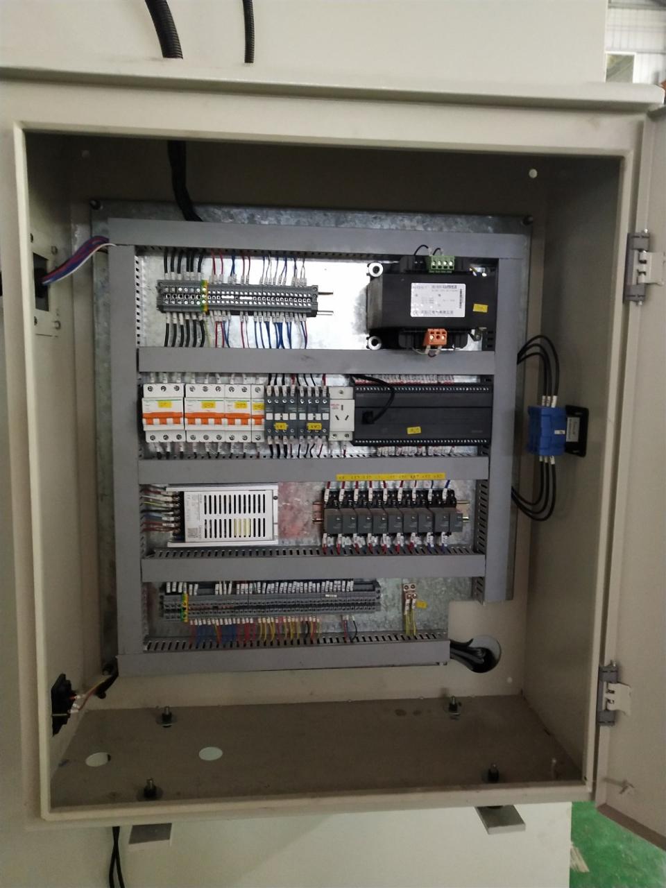 वायमेटिक घर्षण क्लच उच्च प्रदर्शन पंच प्रेस मेसिन