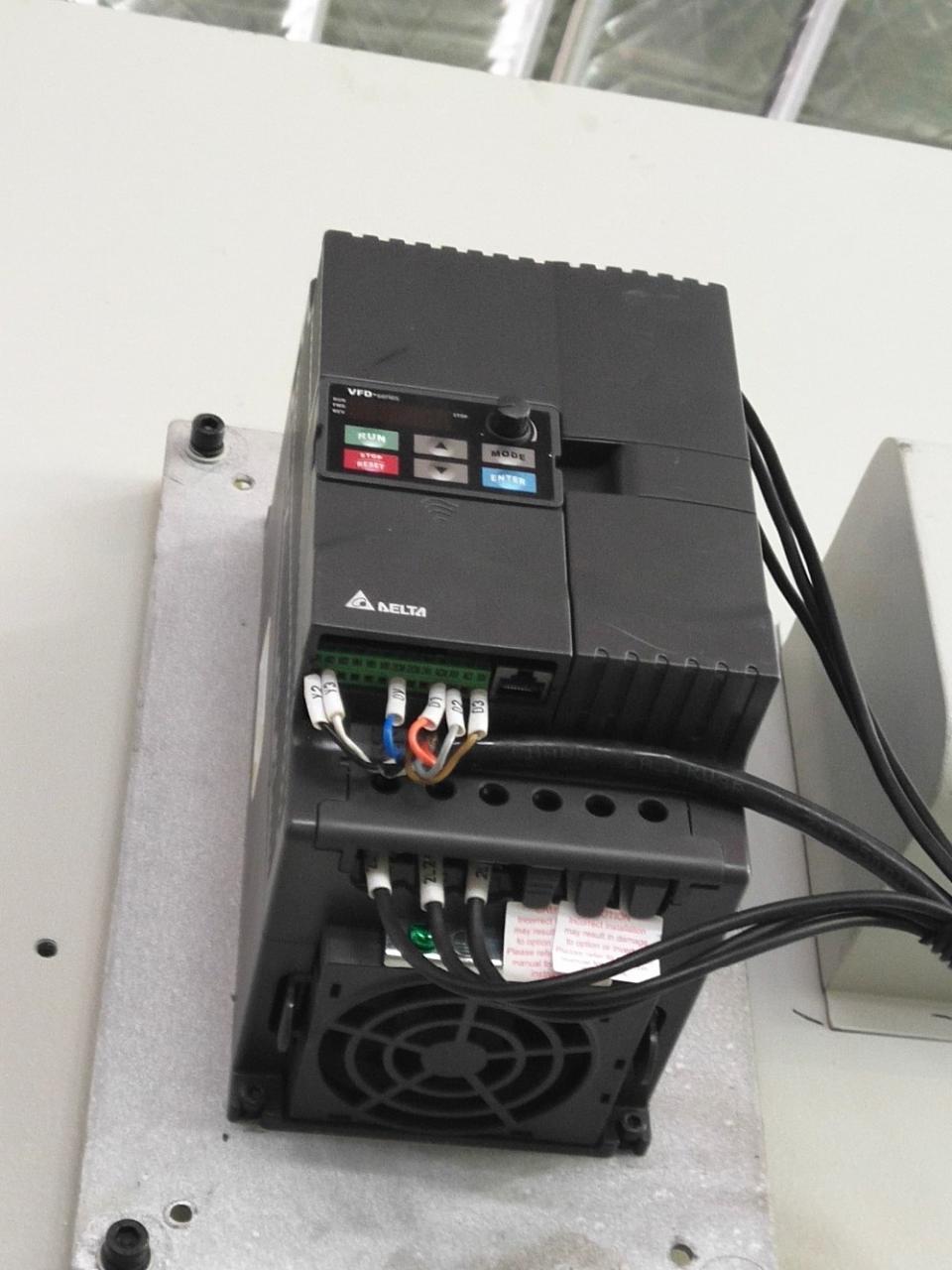 वायमेटिक घर्षण क्लच उच्च प्रदर्शन पंच प्रेस मेसिन