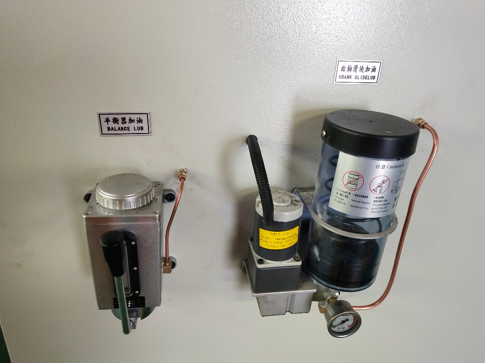 वायमेटिक घर्षण क्लच उच्च प्रदर्शन पंच प्रेस मेसिन