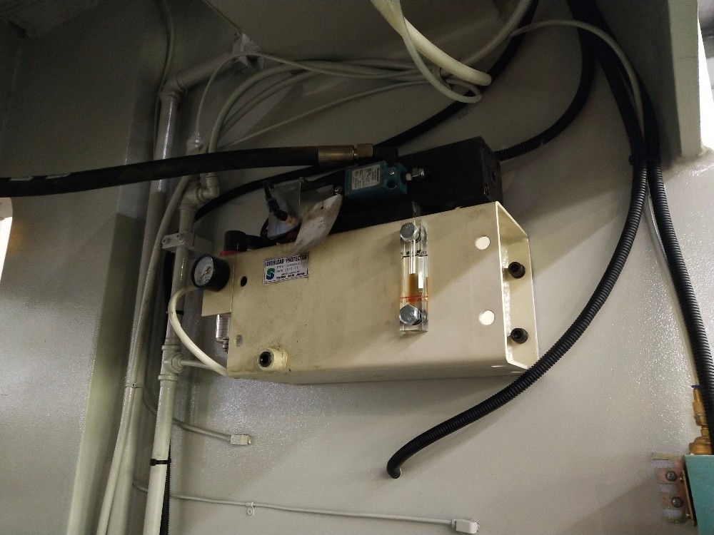 वायमेटिक घर्षण क्लच उच्च प्रदर्शन पंच प्रेस मेसिन