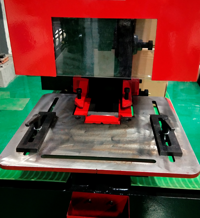 Q35y Series Hydraulic Ironworker Shearing And Punching Machine Q35y श्रृंखला हाइड्रोलिक आइरनवर्कर कपाल काट्ने र पंचिंग मेसिन