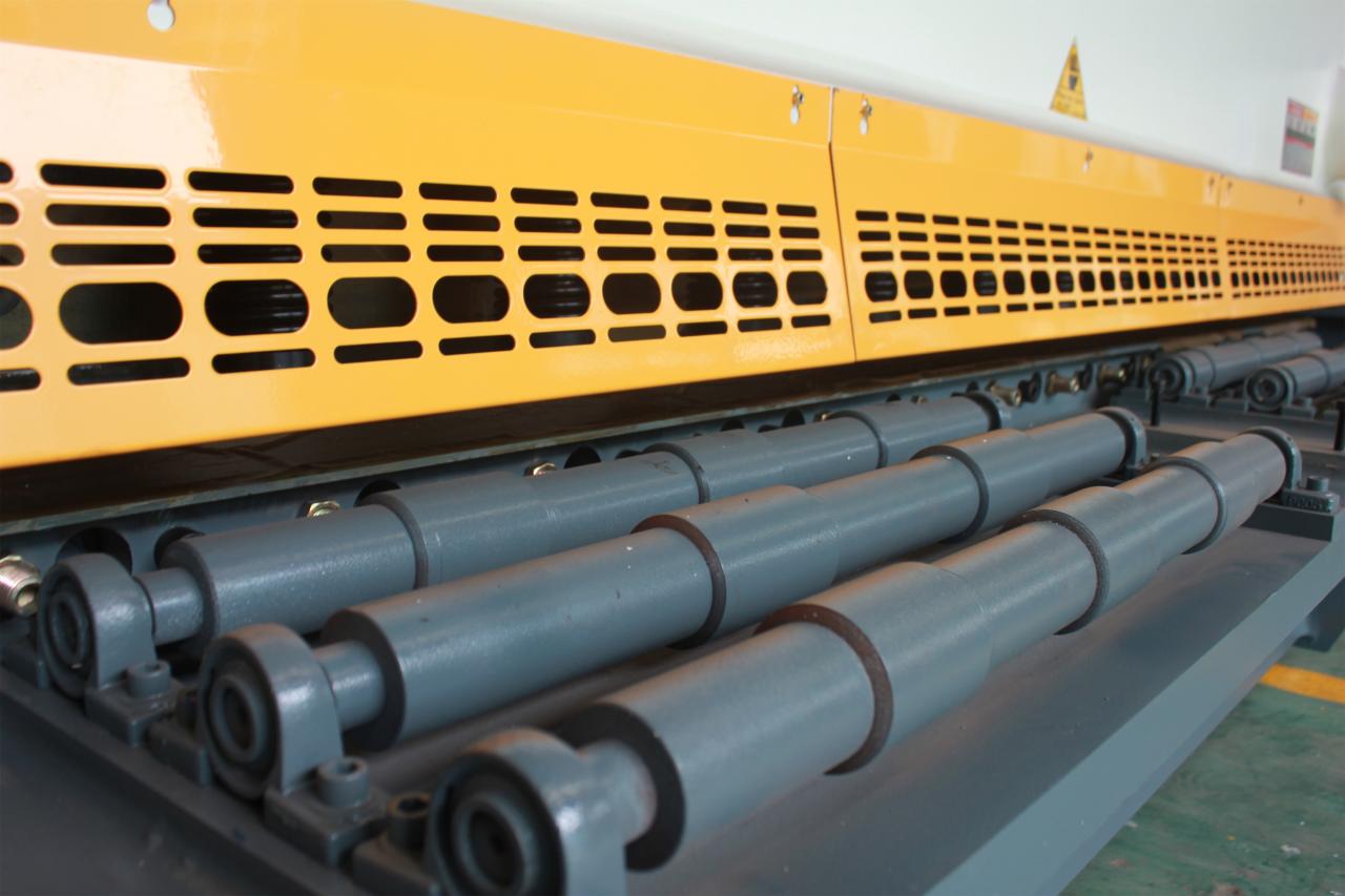 Qc11y Metal Plate Hydraulic Guillotine Shearing Machine For Sale Qc11y धातु प्लेट हाइड्रोलिक गिलोटिन कतरन मेसिन बिक्रीको लागि