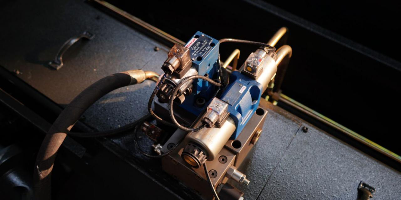 Wc67 Hydraulic Press Brake / CNC Press Bending Machine / Plate Bending Machine China Wc67 हाइड्रोलिक प्रेस ब्रेक / CNC प्रेस बेन्डिंग मेसिन / प्लेट बेन्डिंग मेसिन चीन