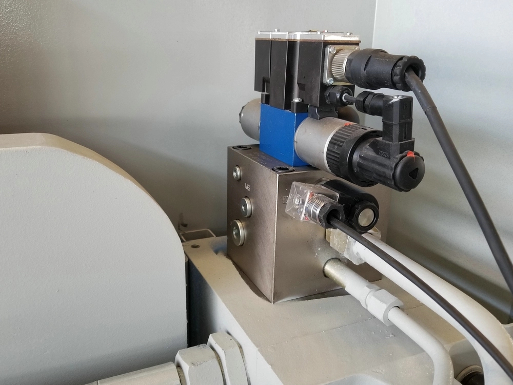 Wc67k 100 टन 200 टन हाइड्रोलिक Cnc प्रेस ब्रेक मेसिन फलामको धातु स्टिल प्लेटको लागि