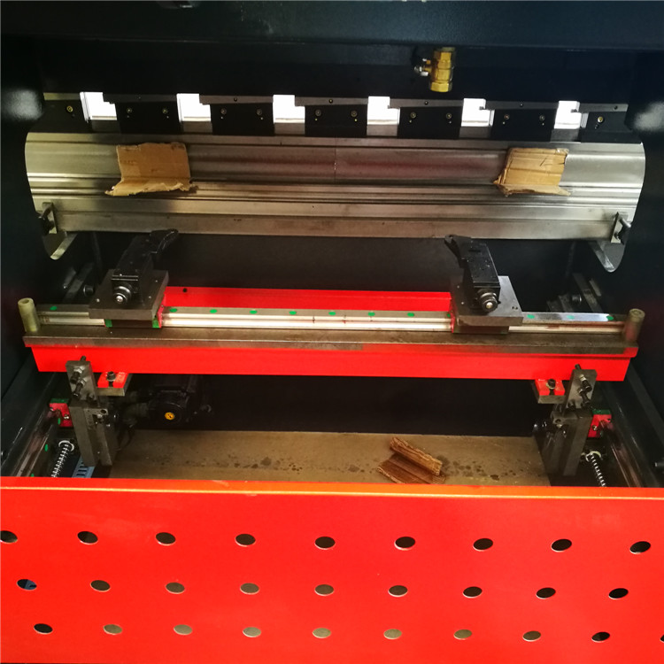 Wc67y-160 4000 Hydraulic Press Brake Cnc Metal Bending Machine For 4000mm Width Steel Wc67y-160 4000 हाइड्रोलिक प्रेस ब्रेक Cnc मेटल बेन्डिङ मेसिन 4000mm चौडाइको स्टिलको लागि