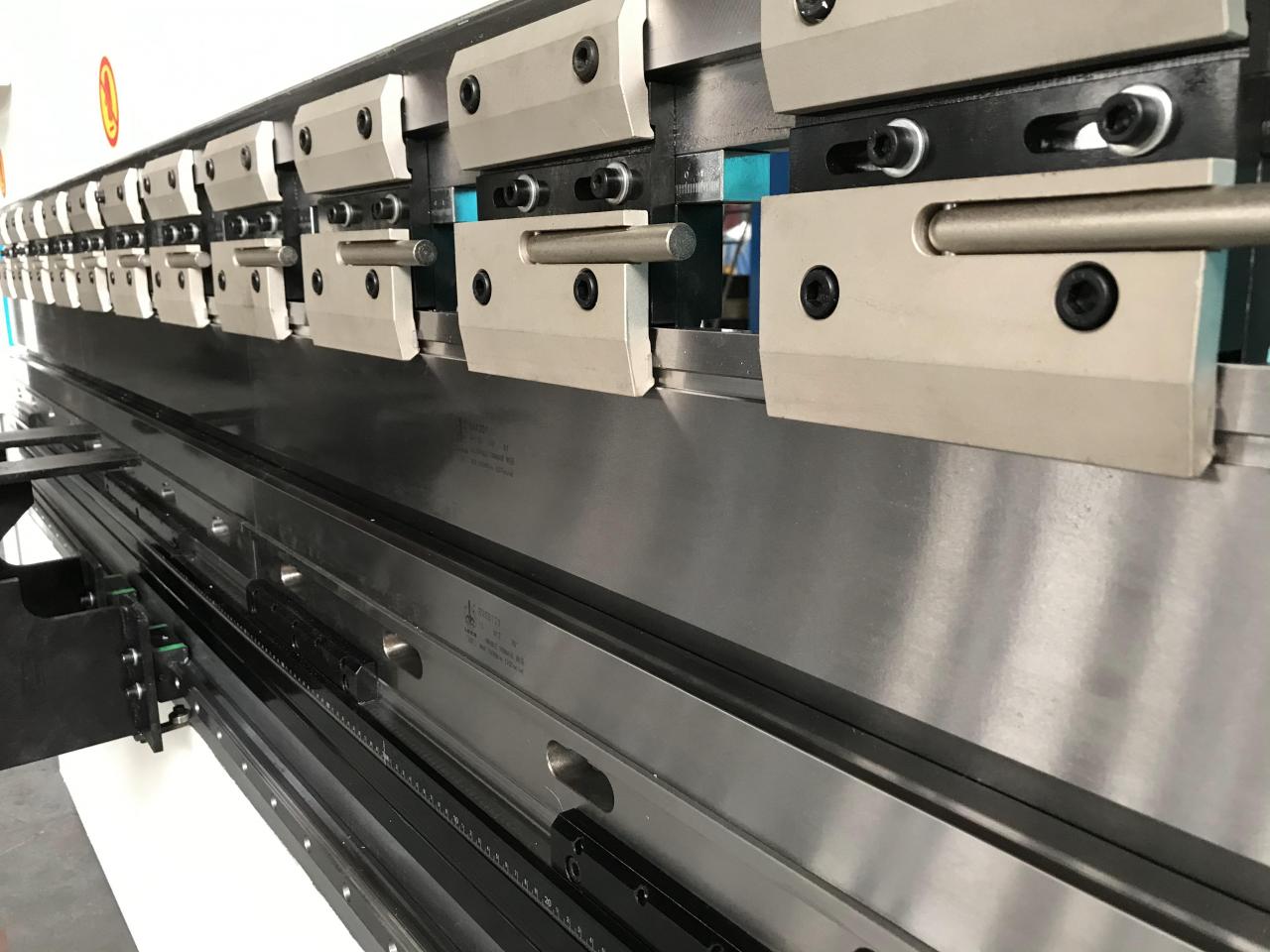 Wc67y-65/2500 Oem हाइड्रोलिक प्रेस ब्रेक मेसिन स्टील झुकाउने मेसिन