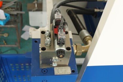 Wc67yk 80 100 160 200 Ton 3200mm E21 Nc Sheet Metal Oil Hydraulic Press Brake Price Wc67yk 80 100 160 200 टन 3200mm E21 Nc पाना धातु तेल हाइड्रोलिक प्रेस ब्रेक मूल्य